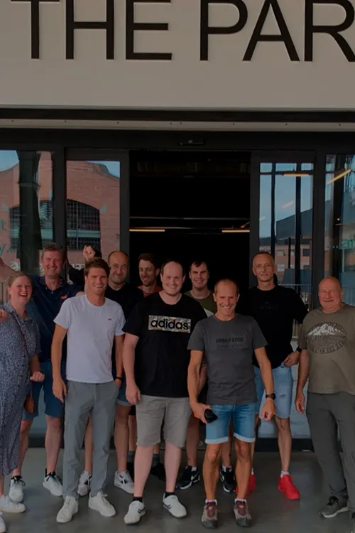 Het team van Difralu samen voor de ingang