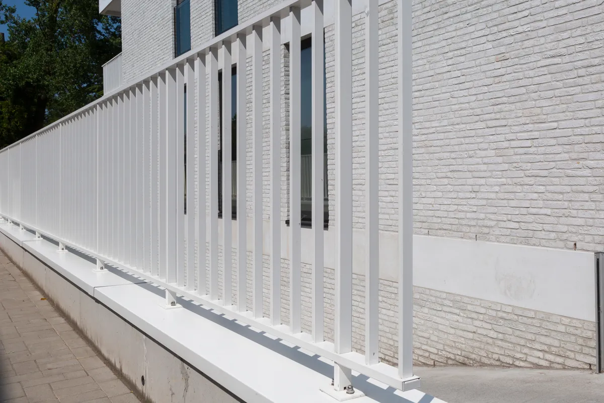 Verticaal gelijnde balustrade, foto 8