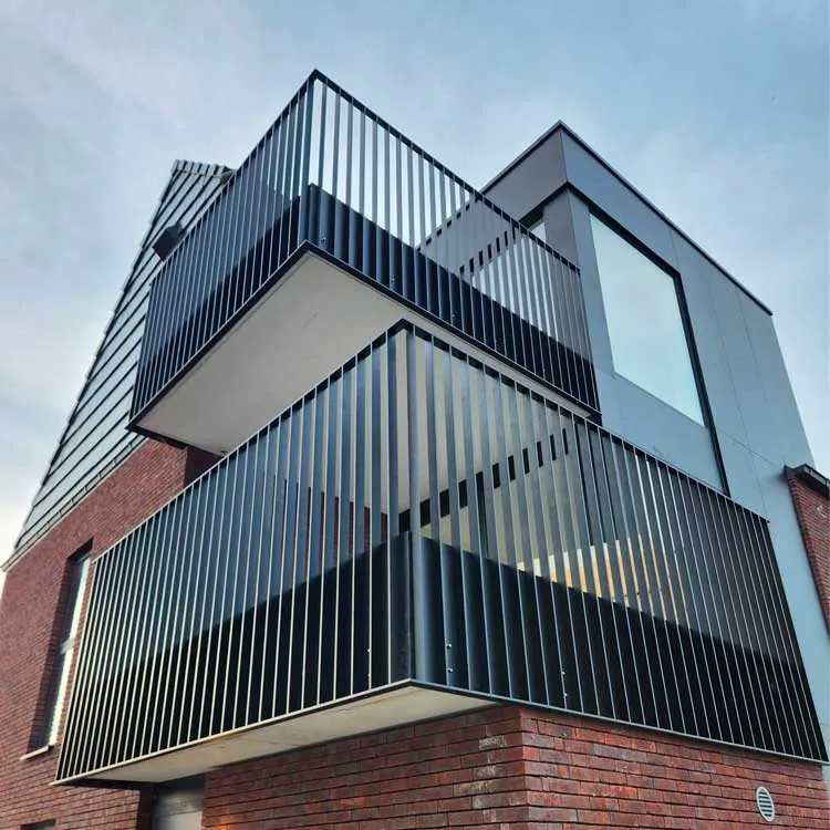 Verticaal gelijnde balustrade, foto 1