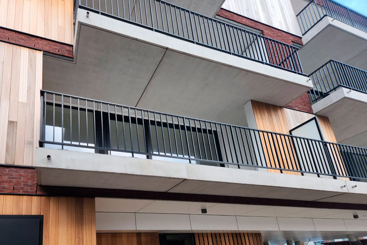 Verticaal gelijnde balustrade, foto 3