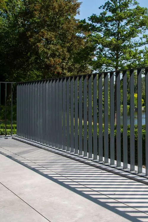 Verticaal gelijnde balustrade, foto 4